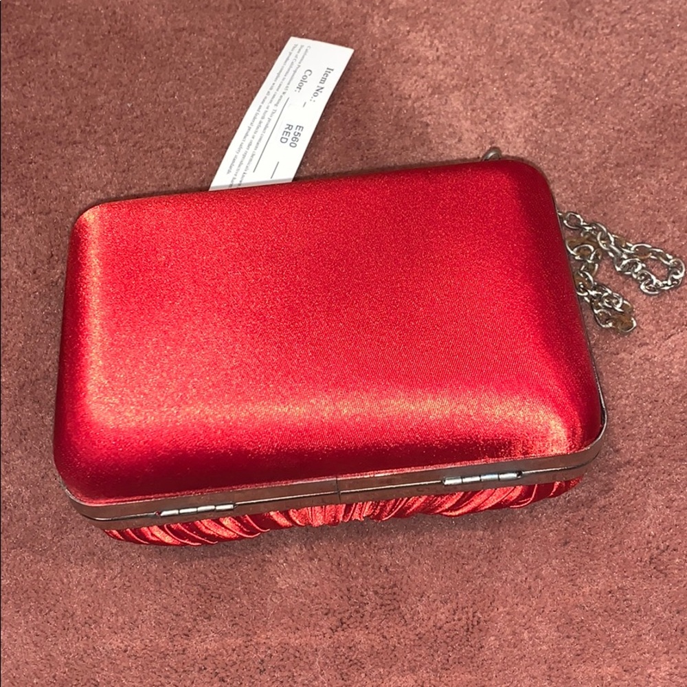 Fancy red clutch - Picture 3 of 4